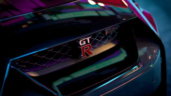 טפט 4K תג ניסאן GT R האייקוני בעיצוב קרב מודרני #003