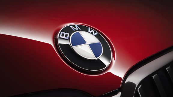 טפט 4K סמל ב.מ.וו (BMW M Power) בעיצוב יוקרתי וחד #029