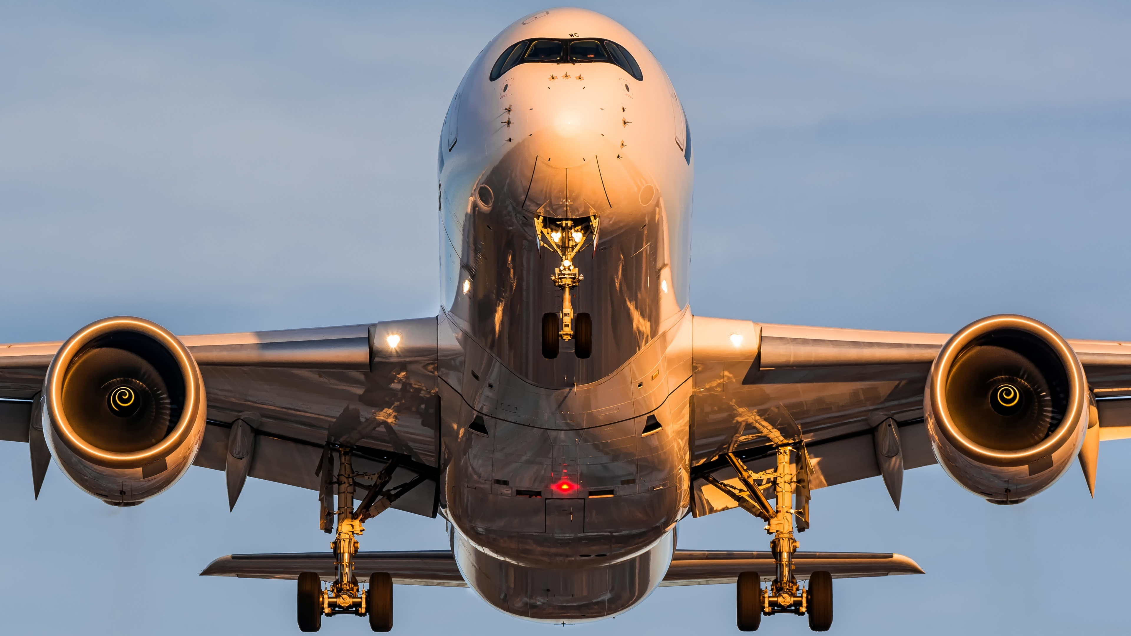 טפט 4K מטוס נוסעים מודרני איירבוס A350 בשקיעה #094