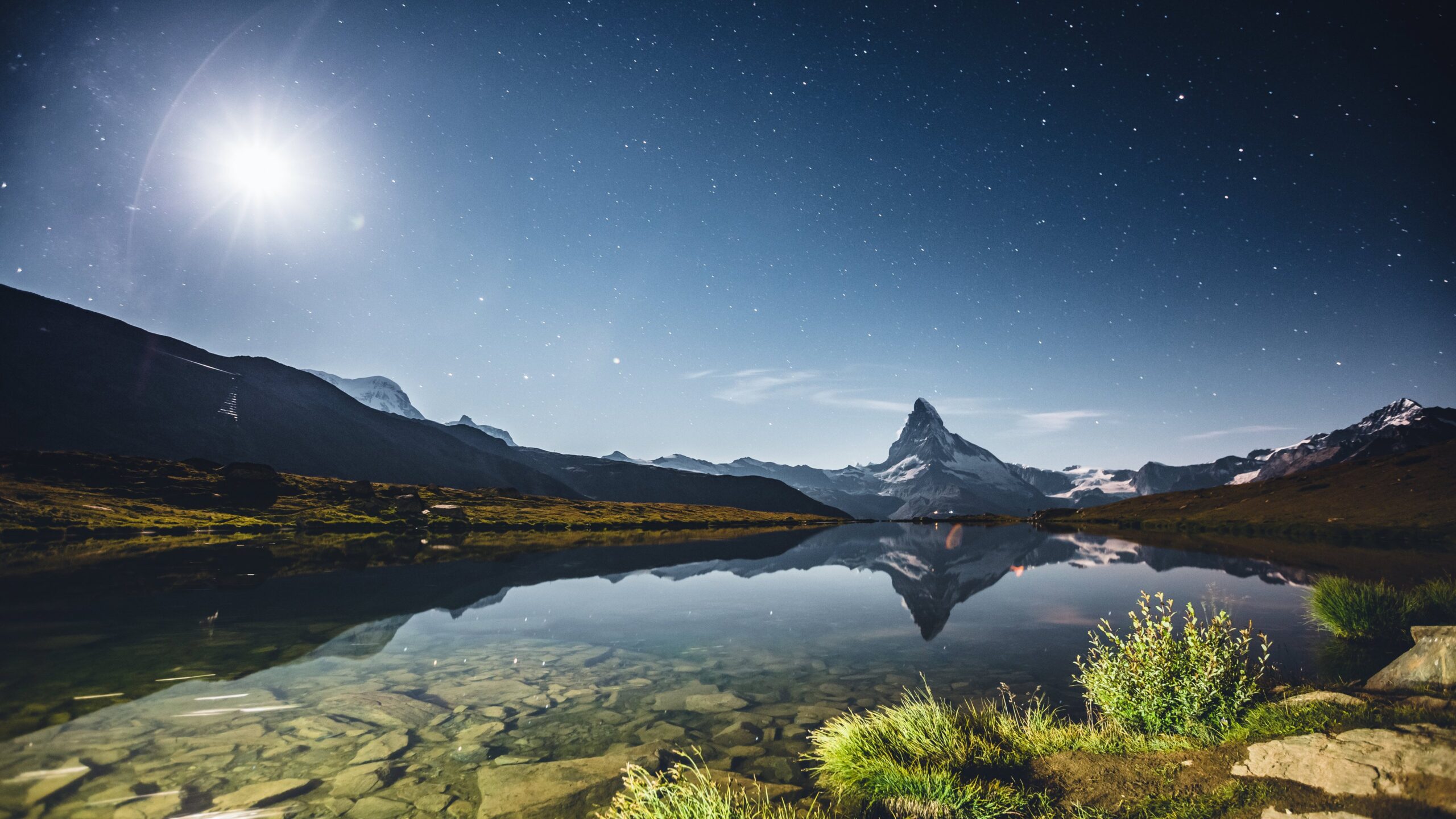 ה - Matterhorn משתקף ב - Stellisee, שווייץ