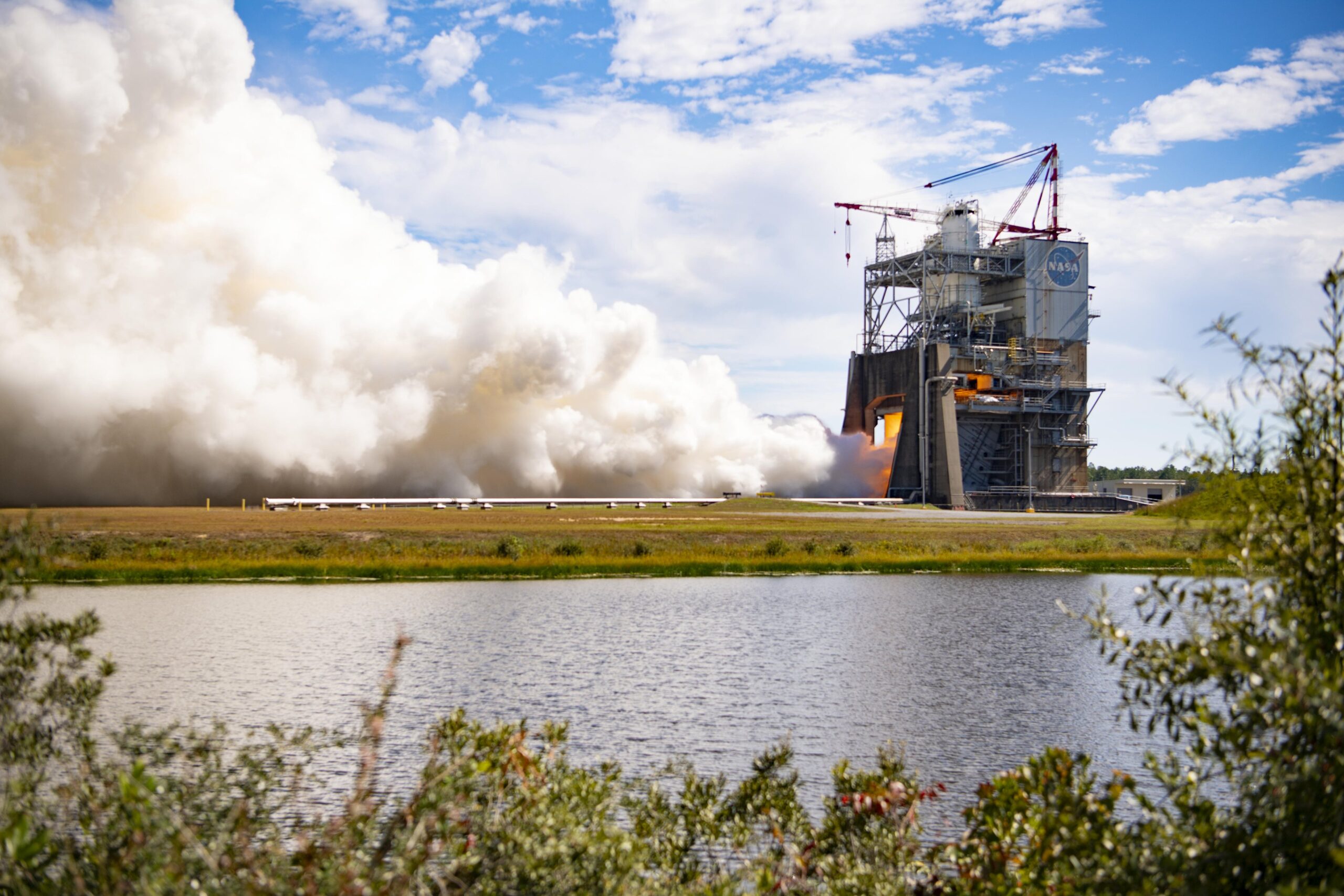 בדיקות מנוע RS -25 ב - NASA Stennis